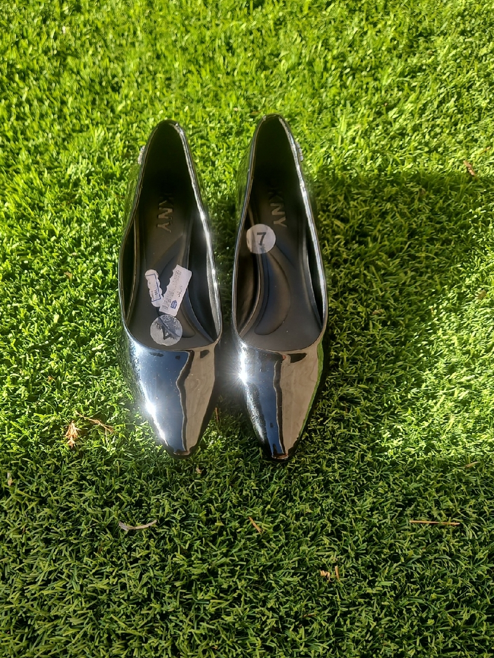 Women’s Black Patent Pointed-Toe Pumps